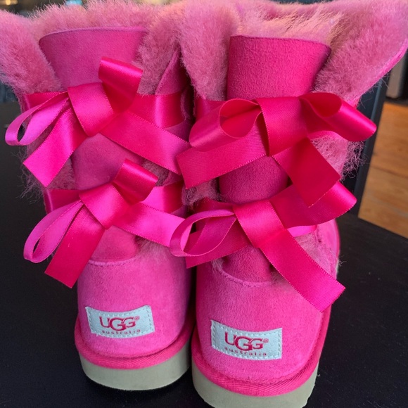 hot pink uggs with bows